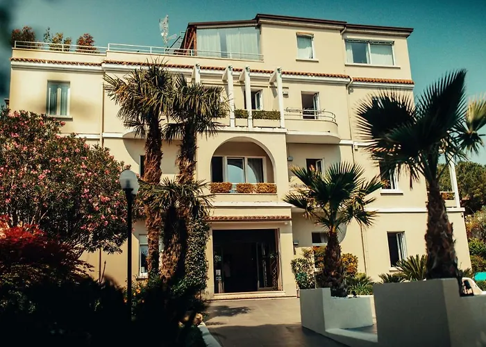 Benaco Hotel 3*